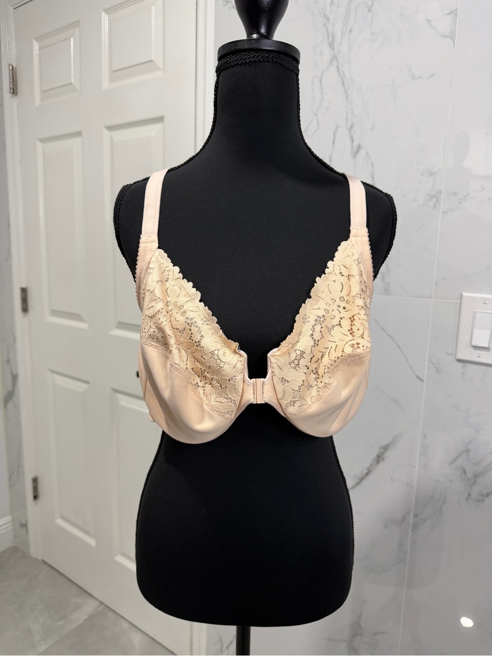 Lace-Trim Front-Close Bra in Nude